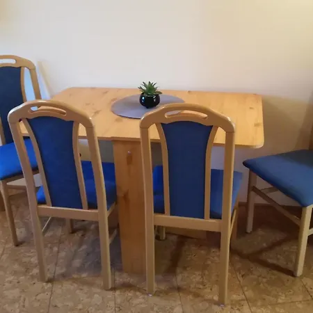 Mercedesz Ii. شقة